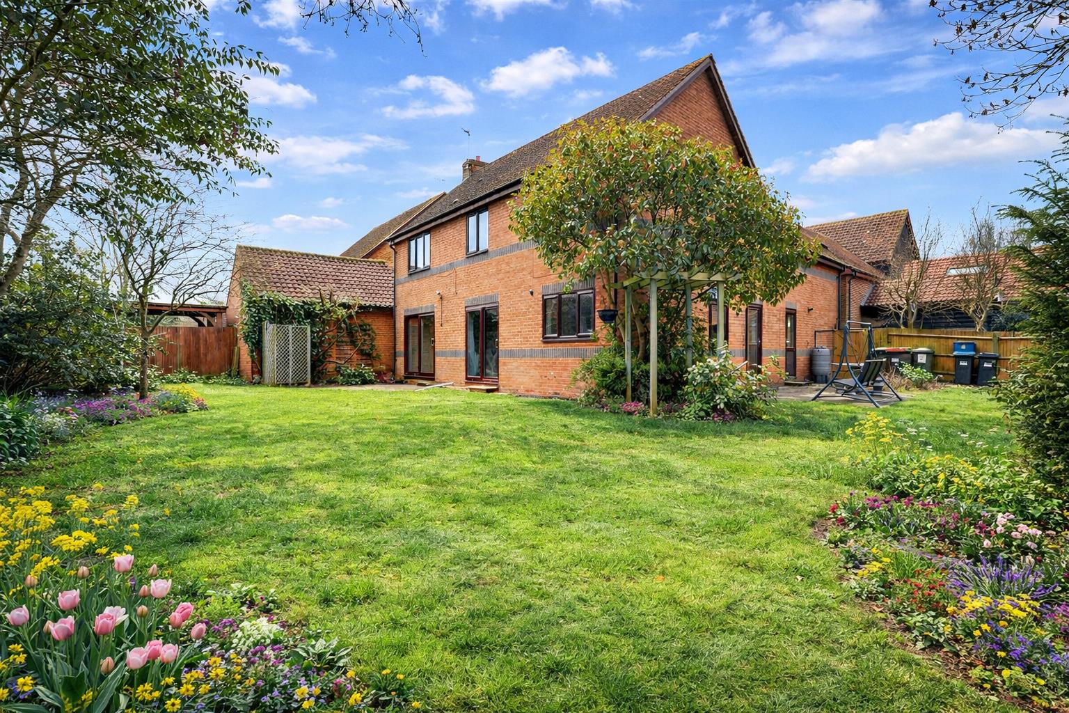 4 bed property in Walton Road, Milton Keynes